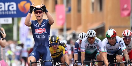 Giro d'Italia, Merlier conquista la seconda tappa: Ganna maglia rosa