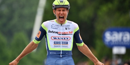 Giro d'Italia: la 3ª tappa a Van der Hoorn, Ganna ancora in rosa