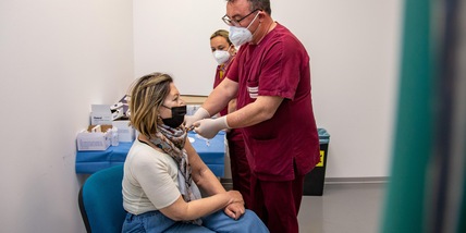 Ema: "Vaccini a mRNA promettenti contro variante indiana"