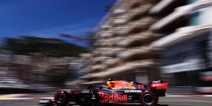 F1, Gp Monaco: Perez guida le prime libere, segue Sainz. Problemi per Leclerc