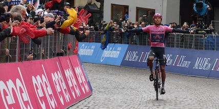 Giro d'Italia, Bernal super in maglia rosa: vince sulla cima Coppi