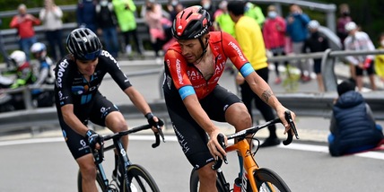 Giro d'Italia, Caruso vince ad Alpe Motta. Bernal resta in rosa