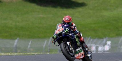 MotoGp: Quartararo vince il Gp d'Italia, Bagnaia fuori. Decimo Rossi