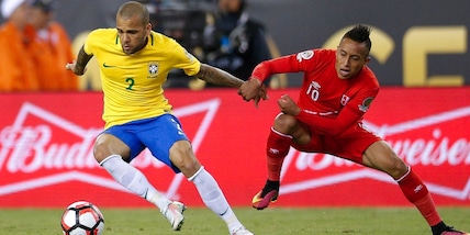 Calciomercato Juventus, Dani Alves è a Barcellona. Firma e visite in arrivo