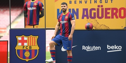 Al Camp Nou il Barcellona presenta il Kun Aguero