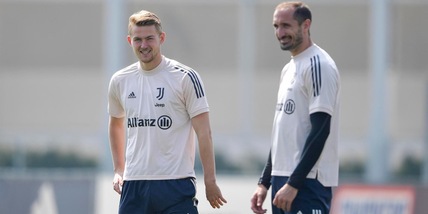 Juve, Allegri riparte dal muro: Chiellini rinnova, De Ligt è blindato
