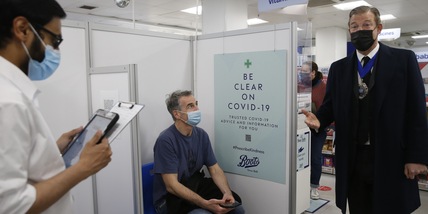 Vaccini, in Gran Bretagna prima dose a 75% popolazione