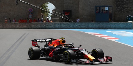 F1, Gp Baku: Perez comanda le libere 2, Ferrari a muro con Leclerc