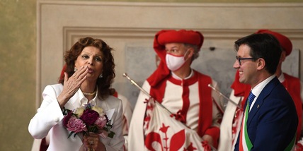 Sophia Loren, sindaco di Firenze le consegna le chiavi della città