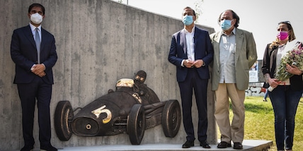 F1: inaugurato a Milano il monumento dedicato ad Alberto Ascari