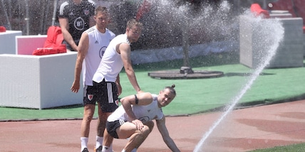 Galles, troppo caldo a Baku: Bale la risolve così