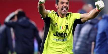 Parma, Buffon annunciato via social ricordando Superman