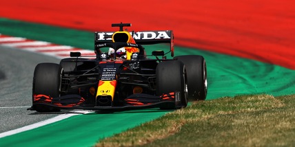 F1, Gp Stiria: Verstappen ancora davanti nelle libere 2, Sainz 11°