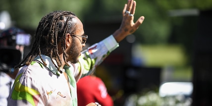 F1, Hamilton rinnova con Mercedes: "Felice di proseguire insieme"