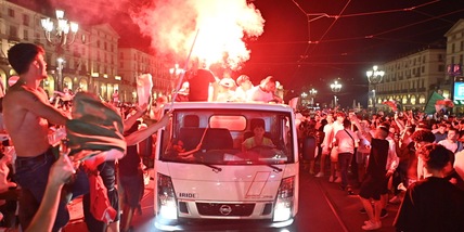 Azzurri sul tetto d'Europa: Italia in festa, caroselli nelle strade