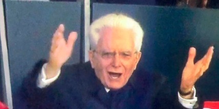 Mattarella esulta per l'Italia: la foto diventa virale sui social