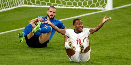 Italia-Inghilterra, la moviola: Sterling ci prova, bravo Kuipers