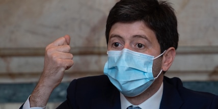 Speranza: "Siamo ancora nella pandemia, non abbassare la guardia"