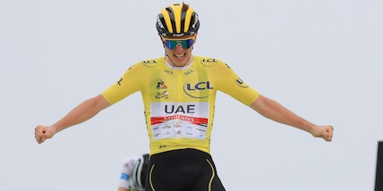 Tour de France, Pogacar super: la maglia gialla vince la 17ª tappa