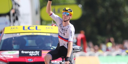 Tour de France, Mohoric vince con polemica la 19ª tappa