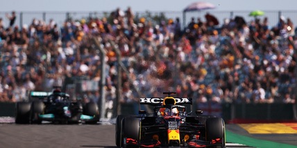 F1: a Silverstone incidente tra Hamilton e Verstappen, l'olandese è fuori