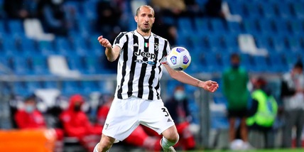 Chiellini, rinnovo dopo le vacanze. E quella difesa a tre....