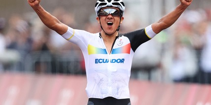 Tokyo2020, Carapaz vince l'oro nel ciclismo. Van Aert e Pogacar 2° e 3°