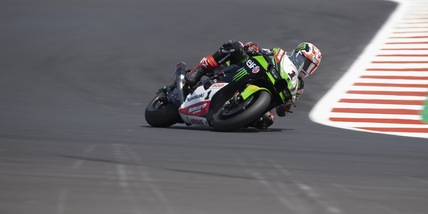 Superbike, Assen 2021: a Rea la Superpole Race, secondo Rinaldi