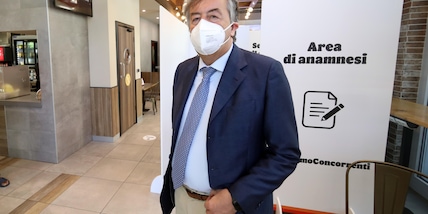 Dietrofront di Burioni: "Ai domiciliari come sorci? Non lo riscriverei"