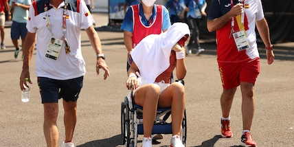 Tokyo 2020, Badosa ko per il caldo: la tennista esce in carrozzina
