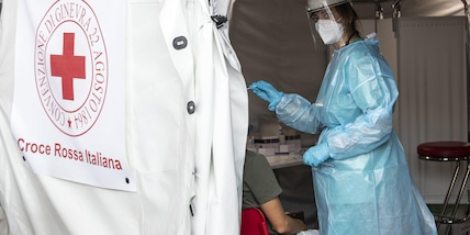 Covid, il bollettino odierno: 5.696 nuovi casi e 15 vittime