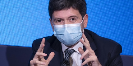 Speranza: "Quarantena per vaccinati sarà di sette giorni"