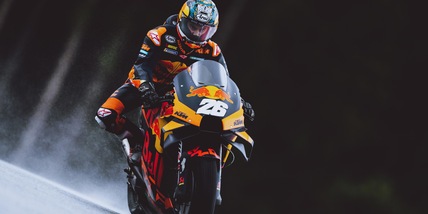 MotoGp, Gp Stiria: bandiera rossa per l'incidente Pedrosa-Savadori, moto in fiamme