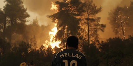 Grecia, roghi senza fine: inferno a Evia