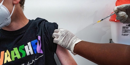 Vaccini, dal 16 agosto senza prenotazione ai 12-18 enni