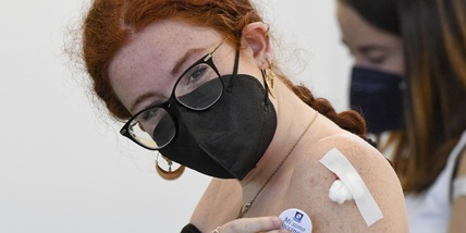 Vaccini Covid, l'infettivologo Cauda: "Priorità ai giovani"