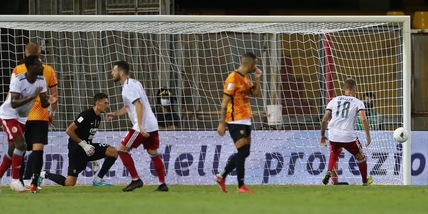 Alessandria ko a Benevento, non basta Corazza. Como, gran pari a Crotone