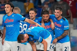Napoli-Venezia 2-0: Spalletti vince in dieci con Insigne e Elmas