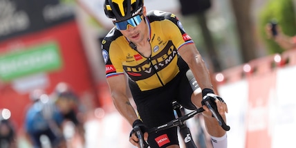 Vuelta, Roglic sprint in salita: Eiking si conferma leader