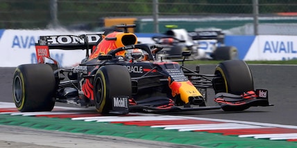 F1, Gp Belgio: Verstappen comanda le seconde libere. Leclerc contro le barriere, Ferrari fuori dalla top 10