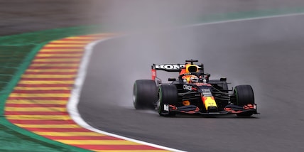 F1, Gp Belgio: Verstappen si prende la pole, sorpresa Russell. Ferrari fuori in Q3