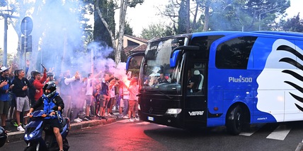 Atalanta, pullman scortato dai tifosi fino allo stadio