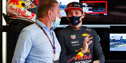 F1, Jos Verstappen: "Niente fischi a Hamilton. Max sa come si affronta Lewis"