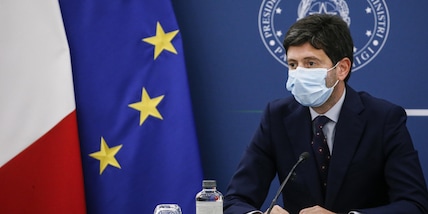 Covid in Italia, Speranza: "Più vaccini o nuove chiusure in autunno"
