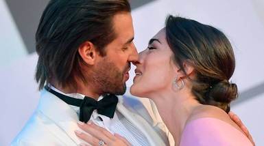 Venezia, Tamberi con la fidanzata: festival di baci sul red carpet