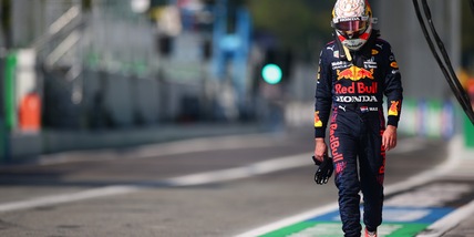 F1, Verstappen: "Hamilton continuava a spingermi all'esterno"