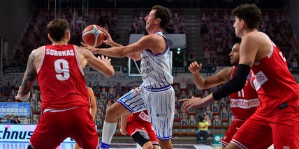 Supercoppa, Tortona show con Trento. Varese crolla a Sassari