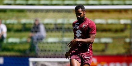 Torino, Djidji in gruppo con la machera protettiva