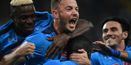 Il Napoli è uno spettacolo: Udinese demolita e vetta solitaria