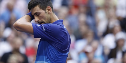 Bufera Djokovic, foto con un soldato del massacro di Srebrenica